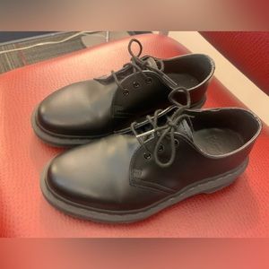 Dr. Martens 1461 MONO SMOOTH LEATHER OXFORD SHOES- like new! ❤️